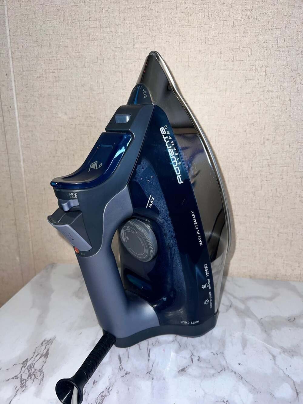 Rowenta Steampro Professional Iron Model DW8194